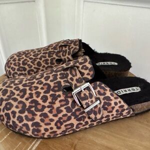 Torrid Cheetah Printed Slip On Clogs Faux Fur Lined Size 9.5 W